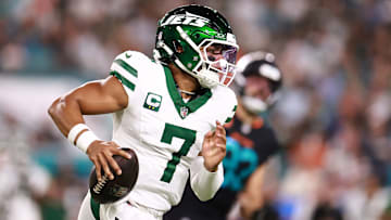 NY Jets quarterback Justin Fields