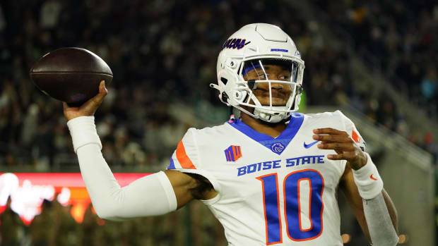 Oct 14, 2023; Fort Collins, Colorado, USA;  Boise State Broncos quarterback Taylen Green (10) throws