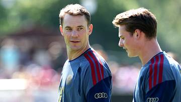 Manuel Neuer und Jonas Urbig bei der Bayern-Vorbereitung