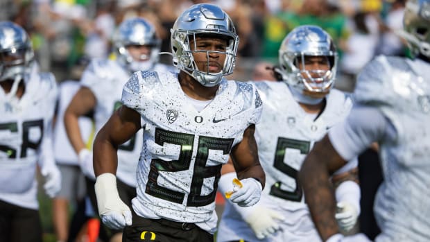 Nov 18, 2023; Tempe, Arizona, USA; Oregon Ducks linebacker Devon Jackson (26) against the Arizona State Sun Devils