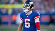 New York Giants quarterback Jaxson Dart (6) gets ready for the offense to take the field during a week 9 game between New York Giants and San Francisco 49ers at MetLife Stadium on Sunday, Nov. 2, 2025.