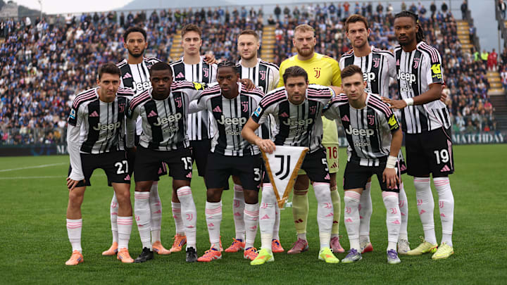 Serie A Como 1907 - Juventus Fc Players pose for a team photo prior to the Serie A match at Stadio Giuseppe Sinigaglia Serie A Como 1907 - Juventus Fc Players pose for a team photo prior to the Serie A match at Stadio Giuseppe Sinigaglia