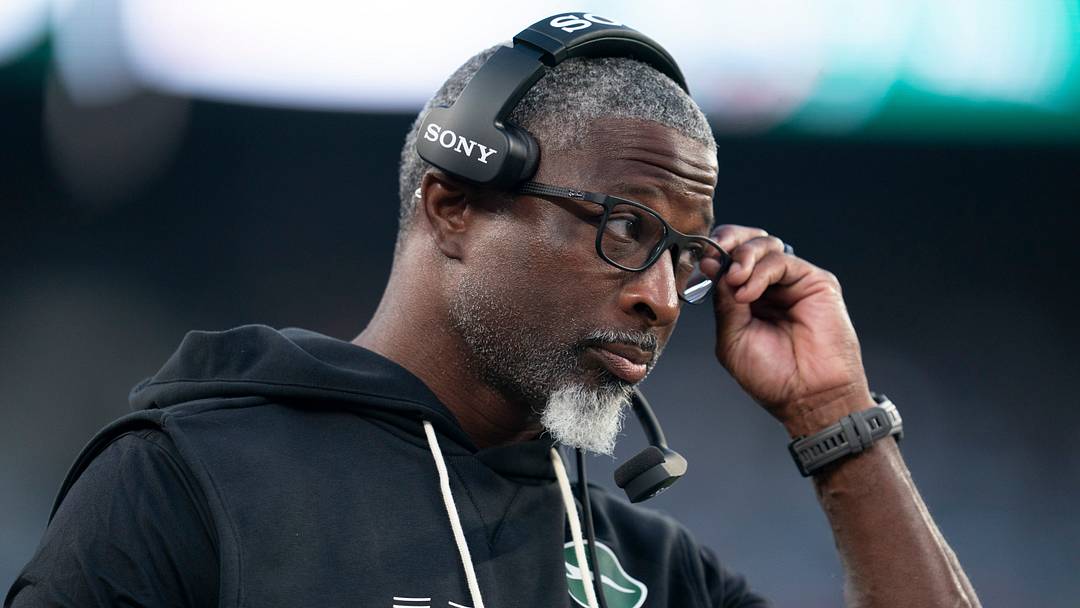 New York Jets head coach Aaron Glenn will be watching closely to see how the team's kicker situation resolves itself this weekend. New York Jets head coach Aaron Glenn will be watching closely to see how the team's kicker situation resolves itself this weekend.