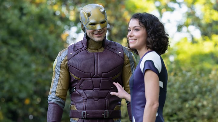 (L-R): Charlie Cox as Daredevil/Matt Murdock and Tatiana Maslany as She-Hulk/Jennifer "Jen" Walters in Marvel Studios' She-Hulk: Attorney At Law, exclusively on Disney+. Photo by Chuck Zlotnick. © 2022 MARVEL.