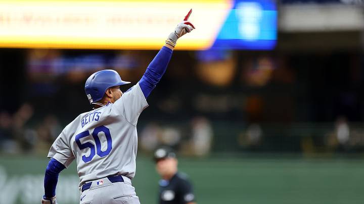 Los Angeles Dodgers v Milwaukee Brewers