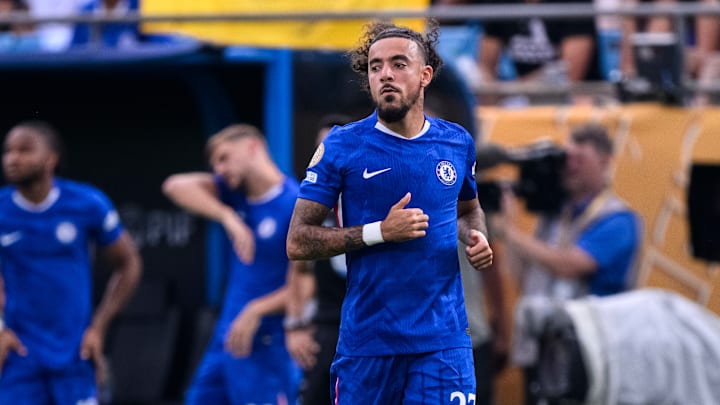 Malo Gusto atua pela lateral direita dos Blues Malo Gusto atua pela lateral direita dos Blues