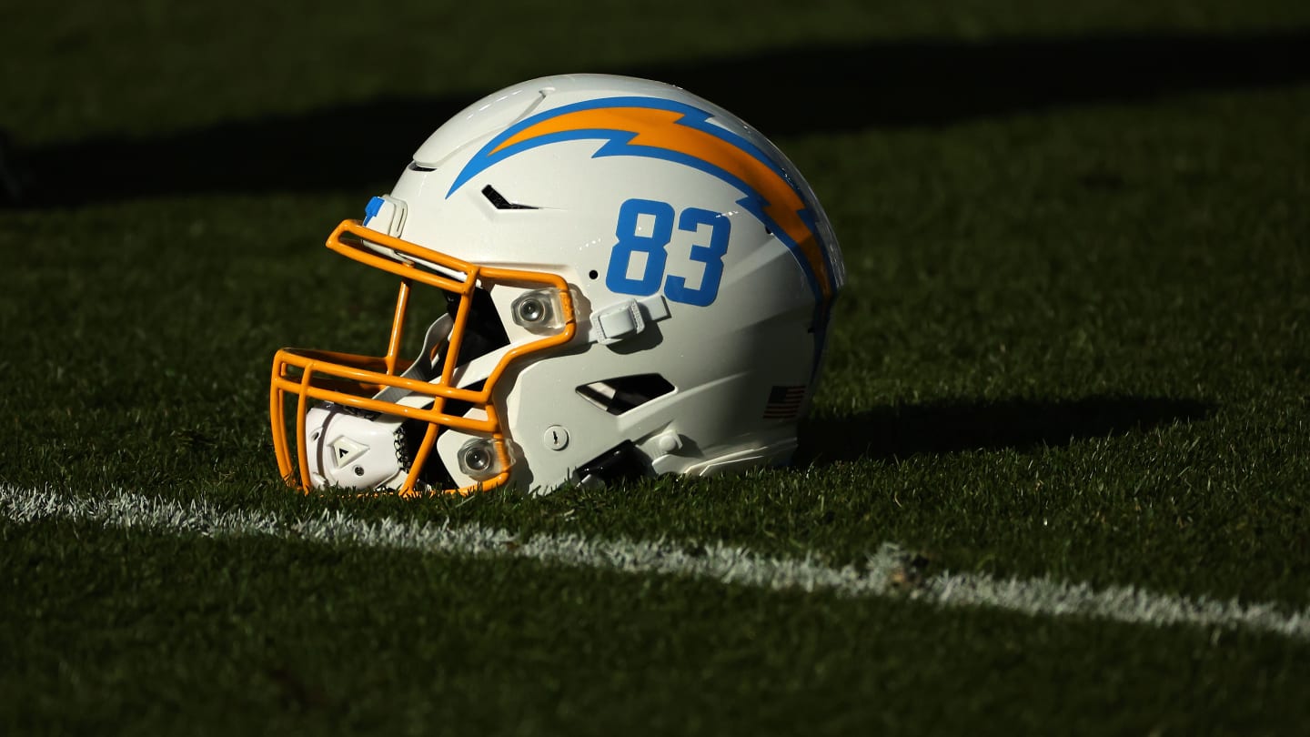 What channel is the ChargersRams game on today? Start time, announcers