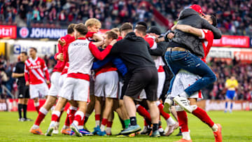 Die Cottbuser Jubel-Traube beim richtungsweisenden 5:3-Comeback gegen Rot-Weiss Essen Ende April