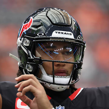 Stroud exited Week 9's loss to the Broncos early.