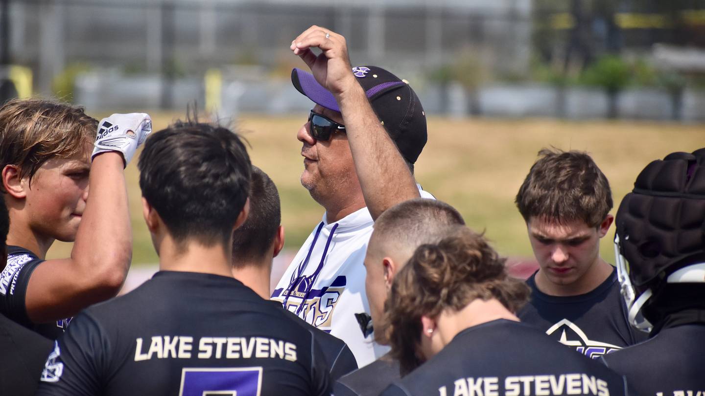 Lake Stevens ekes out win in matchup of reigning WIAA football champions at Lakewood Passing Tournament
