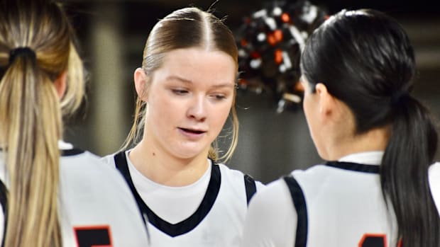 Cheyenne Hull and Davis of Yakima girls begin 2024-25 atop SBLive WA's Class 4A basketball rankings.
