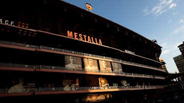 Valencia abriu estádio para receber doações de alimentos e produtos de primeira necessidade