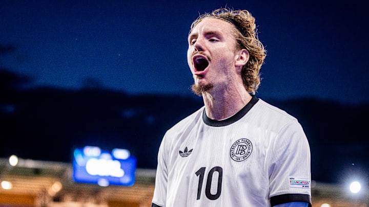 Nick Woltemade winkt ein Wechsel zum FC Bayern - und dort ein fürstliches Gehalt Nick Woltemade winkt ein Wechsel zum FC Bayern - und dort ein fürstliches Gehalt