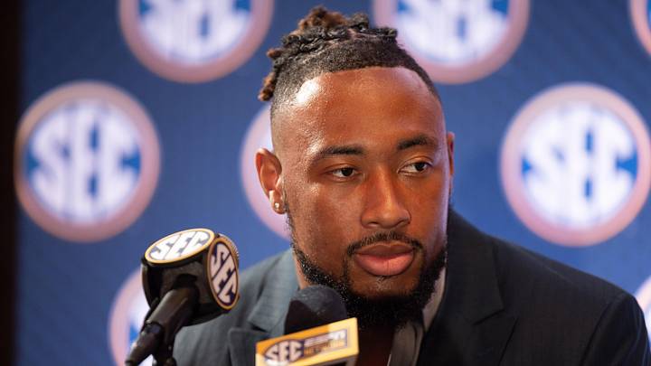 South Carolina football linebacker Debo Williams