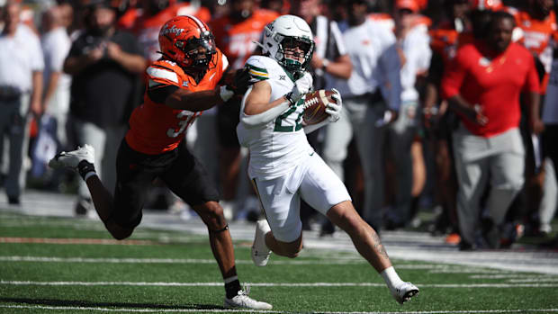 Baylor Bears running back Caden Knighten (22) runs the ball during the first half against the Oklahoma State Cowboys