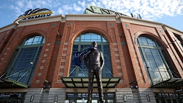 Fans Remember Milwaukee Brewers Broadcaster Bob Uecker