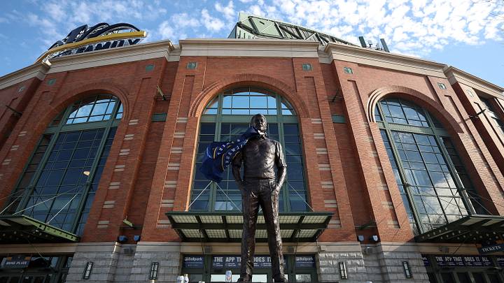 Fans Remember Milwaukee Brewers Broadcaster Bob Uecker