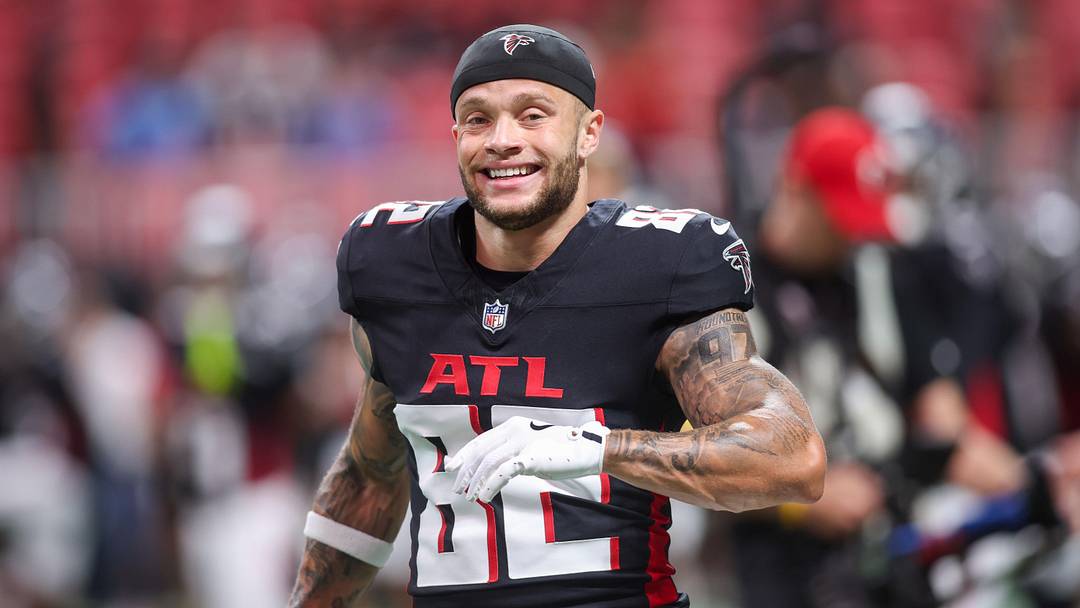 Aug 15, 2025; Atlanta, Georgia, USA; Atlanta Falcons wide receiver Casey Washington (82) on the field against the Tennessee Titans at Mercedes-Benz Stadium. Mandatory Credit: Brett Davis-Imagn Images