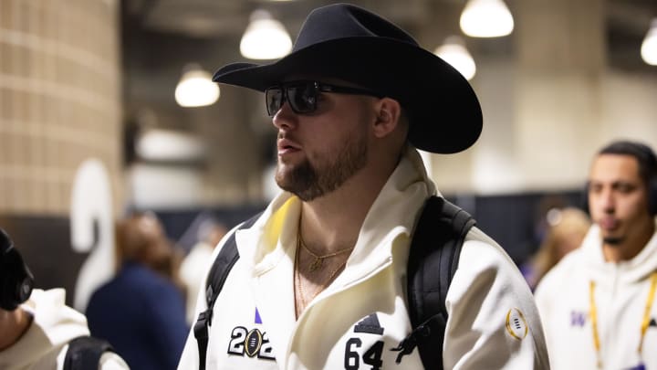 Gaard Memmelaar shows up fashionably dressed for the CFP national championship game in Houston.