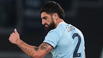 Samuel Gigot évolue du côté de la Lazio Rome.