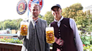 Harry Kane und Jamal Musiala 2024 auf dem Oktoberfest