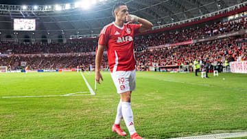 Rafael Borré está confirmado entre os titulares do Internacional contra o Athletico-PR