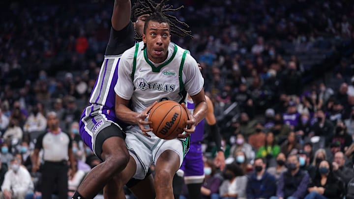 Dec 29, 2021; Sacramento, California, USA; Dallas Mavericks center Moses Brown (9) is fouled by Sacramento Kings center Damian Jones (30) in the first quarter at the Golden 1 Center. Mandatory Credit: Cary Edmondson-Imagn Images Dec 29, 2021; Sacramento, California, USA; Dallas Mavericks center Moses Brown (9) is fouled by Sacramento Kings center Damian Jones (30) in the first quarter at the Golden 1 Center. Mandatory Credit: Cary Edmondson-Imagn Images