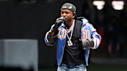 Kendrick Lamar en el Halftime Show del Super Bowl 2025, donde interpretó un polémico tema contra Drake