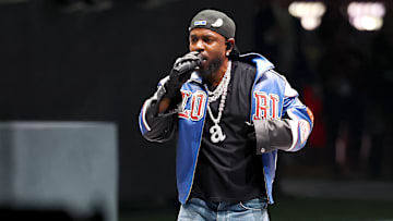 Kendrick Lamar en el Halftime Show del Super Bowl 2025, donde interpretó un polémico tema contra Drake