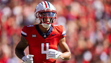 Arizona Wildcats wide receiver Tetairoa McMillan (4) against the Colorado Buffalos at Arizona Stadium. 