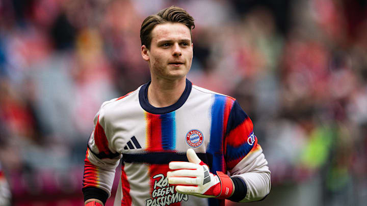 Bayern Munich star Jonas Urbig suffers injury during international break.