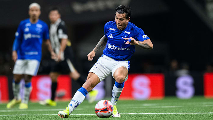 Lucas Romero é uma das peças de meio-campo da Raposa