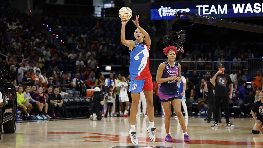 Elena Delle Donne shooting stars All-Star contest
