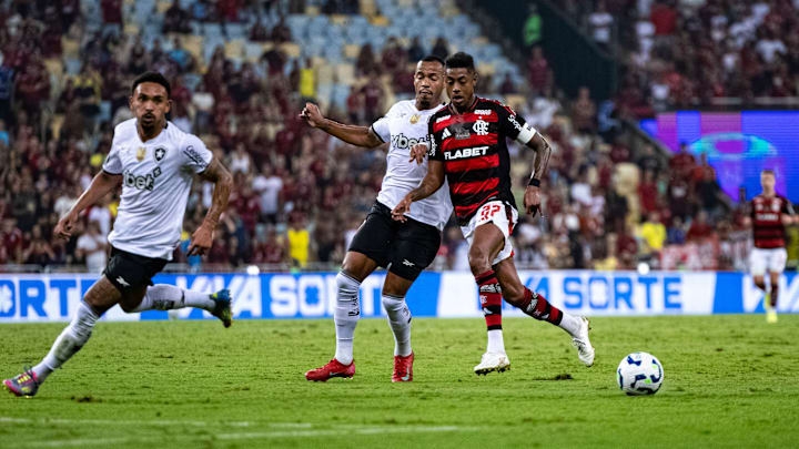 Flamengo e Botafogo protagonizam grande clássico Flamengo e Botafogo protagonizam grande clássico