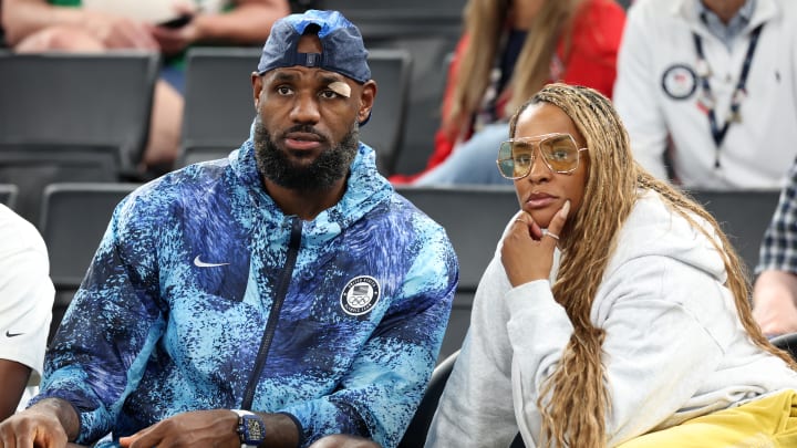 LeBron James y su esposa Savannah, en los Juegos Olímpicos de París 2024