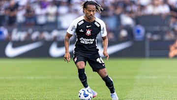 Carrillo é um dos nomes à disposição de Dorival Júnior