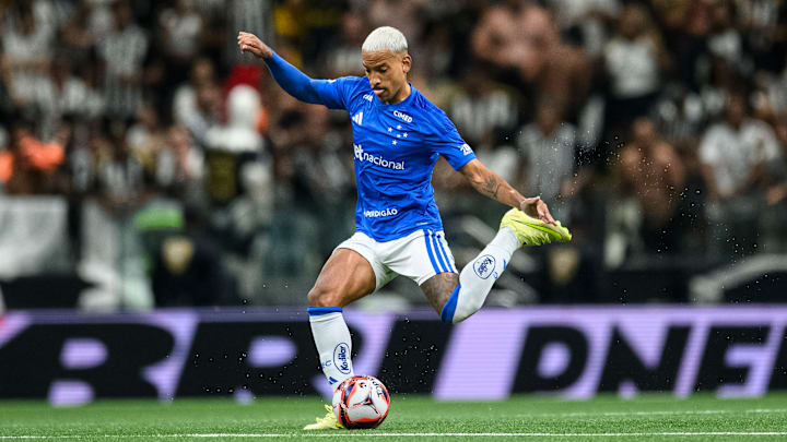 Cruzeiro x Coritiba duelam pelo Brasileirão Série A 2026 Cruzeiro x Coritiba duelam pelo Brasileirão Série A 2026