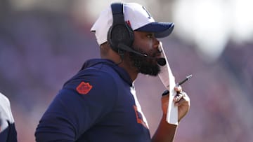 Chicago Bears interim head coach Thomas Brown stands on the sideline during action against the San Francisco 49ers in the first quarter at Levi's Stadium.