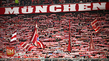 Die Fans des FC Bayern setzen sich seit Jahren für ein rotes Trikot ein