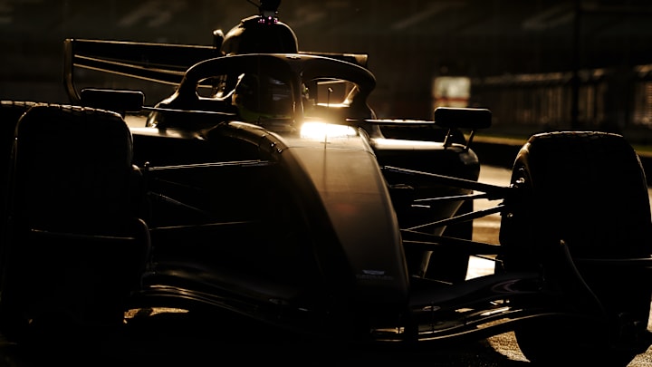 No importaron los tiempos ni los neumáticos. En Silverstone, el sonido del motor marcó el inicio de algo más grande: la primera aparición en pista del Cadillac Formula 1 Team, con Sergio Pérez en la primera línea de su historia.