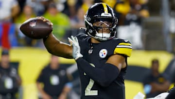NY Jets quarterback Justin Fields