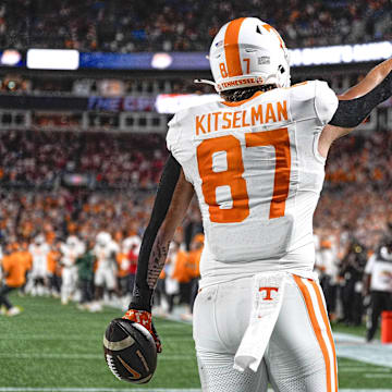 Sep 7, 2024; Charlotte, North Carolina, USA;  Tennessee Volunteers tight end Miles Kitselman (87) celebrates after scoring a touchdown against the North Carolina State Wolfpack during the second half at the Dukes Mayo Classic at Bank of America Stadium. Mandatory Credit: Jim Dedmon-Imagn Images