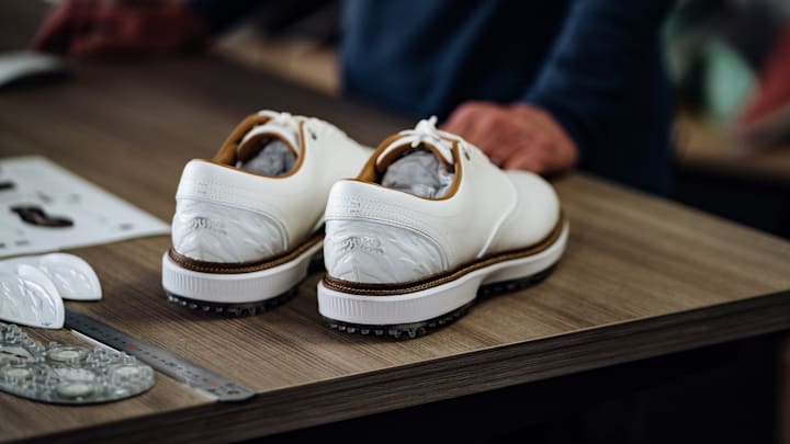 Sun Day Red has officially unveiled the Pioneer Cypress golf shoe. Sun Day Red has officially unveiled the Pioneer Cypress golf shoe.