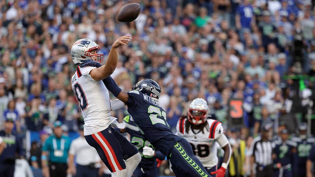 Sep 9, 2026; Seattle, Washington, USA; New England Patriots quarterback Drake Maye (10) throws against Seattle Seahawks cornerback Devon Witherspoon (21) during the first quarter at Lumen Field. Mandatory Credit: Joe Nicholson-Imagn Images Sep 9, 2026; Seattle, Washington, USA; New England Patriots quarterback Drake Maye (10) throws against Seattle Seahawks cornerback Devon Witherspoon (21) during the first quarter at Lumen Field. Mandatory Credit: Joe Nicholson-Imagn Images