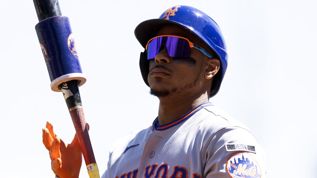 Apr 5, 2026; San Francisco, California, USA; New York Mets designated hitter Jorge Polanco (11) stands in the on deck during the first inning against the San Francisco Giants at Oracle Park. Mandatory Credit: D. Ross Cameron-Imagn Images