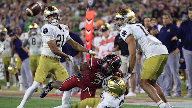 Notre Dame and South Carolina battle in the 2022 Gator Bow