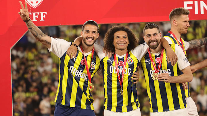 Fenerbahçe oyuncularının kupa sevinci