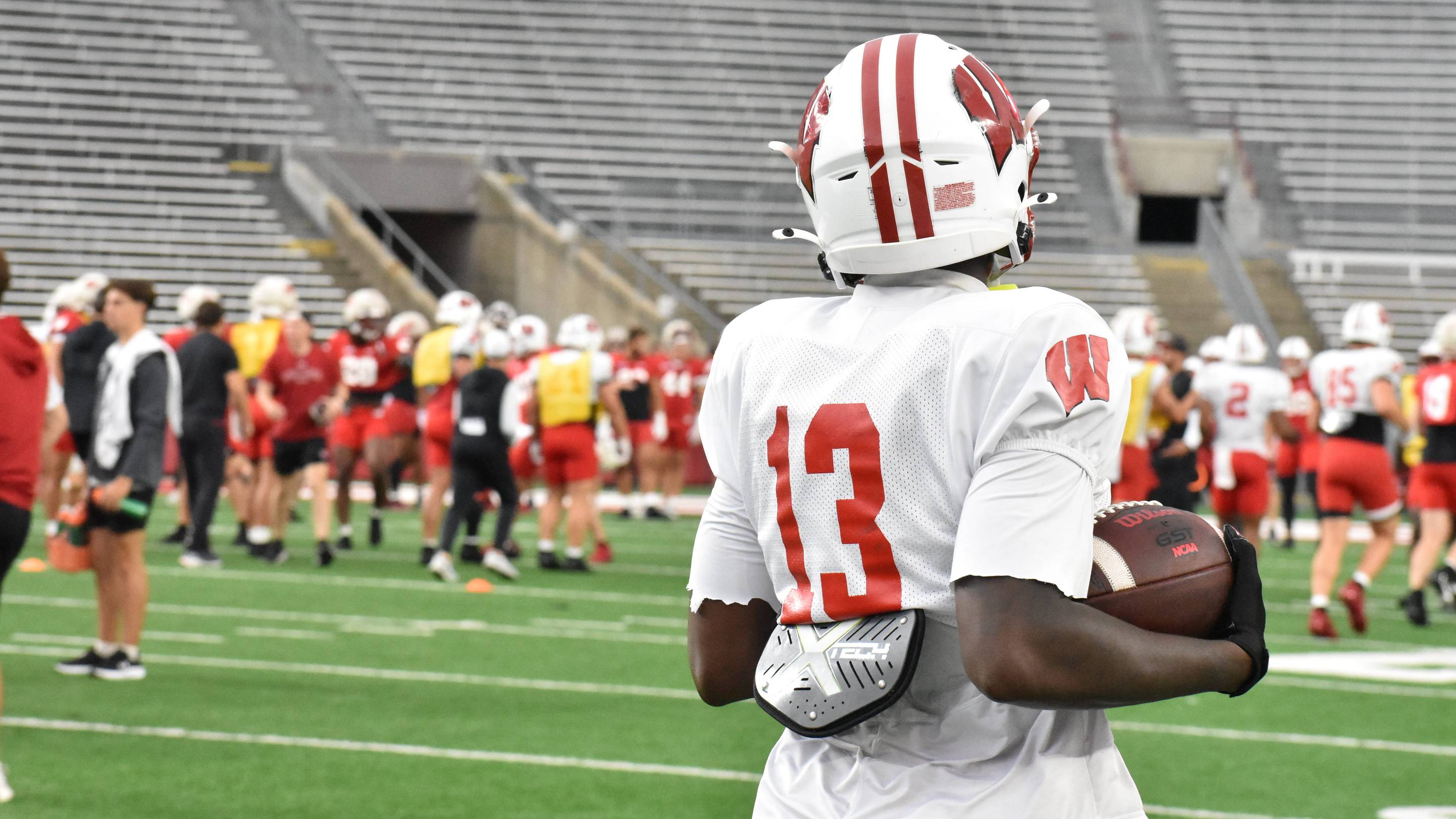 3 Predictions for Wisconsin's Week 1 Blockbuster vs. Notre Dame