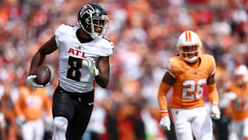 Oct 27, 2024; Tampa, Florida, USA; Atlanta Falcons tight end Kyle Pitts (8) catches a pass for a touchdown against the Tampa Bay Buccaneers in the first quarter at Raymond James Stadium. Mandatory Credit: Nathan Ray Seebeck-Imagn Images