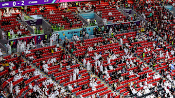 Les supporters qatariens ont vite quitté le stade Al-Bayt.